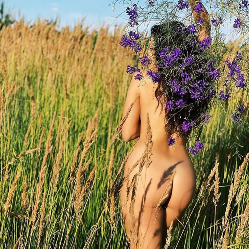 Певица Настя Каменских голая