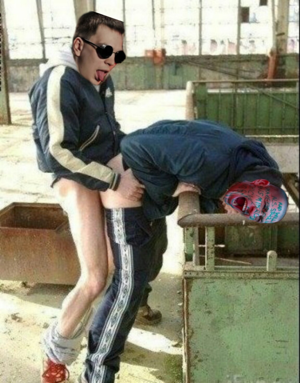 Голый мужчина в подъезде