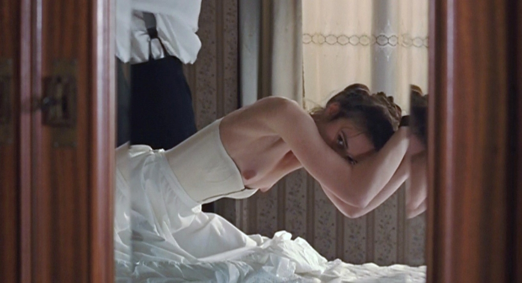 Marine Vacth молода и прекрасна nude