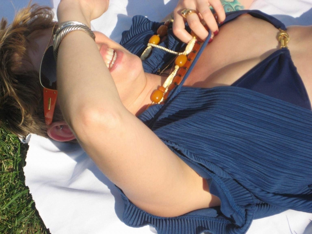 Случайно засветила грудь