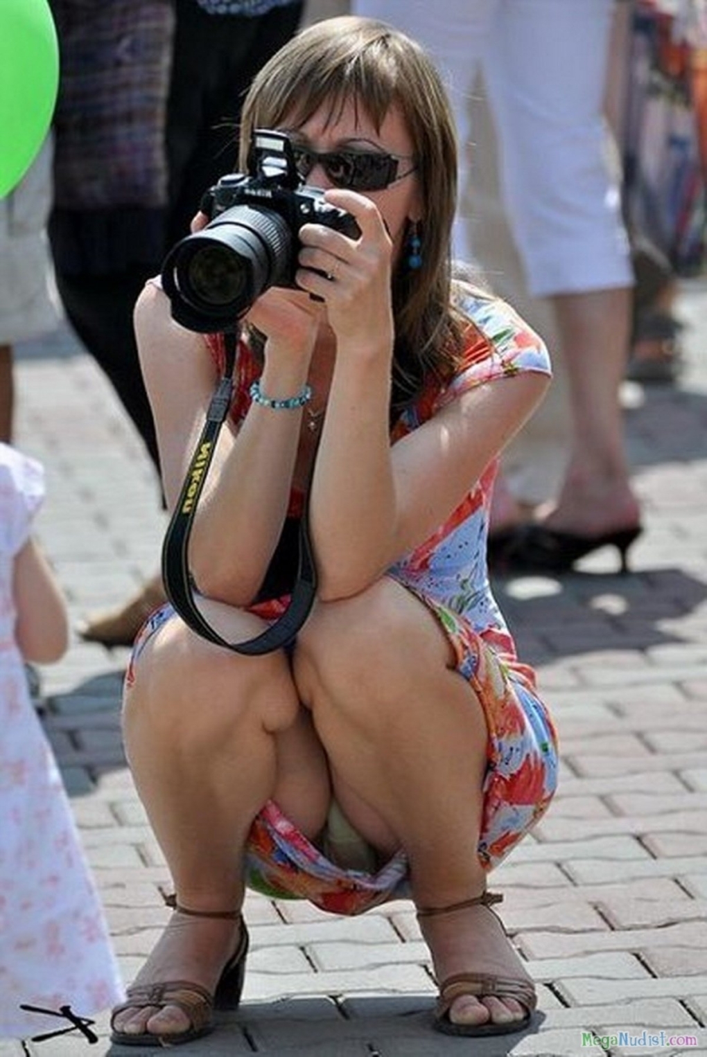 Девушки без трусиков под юбкой