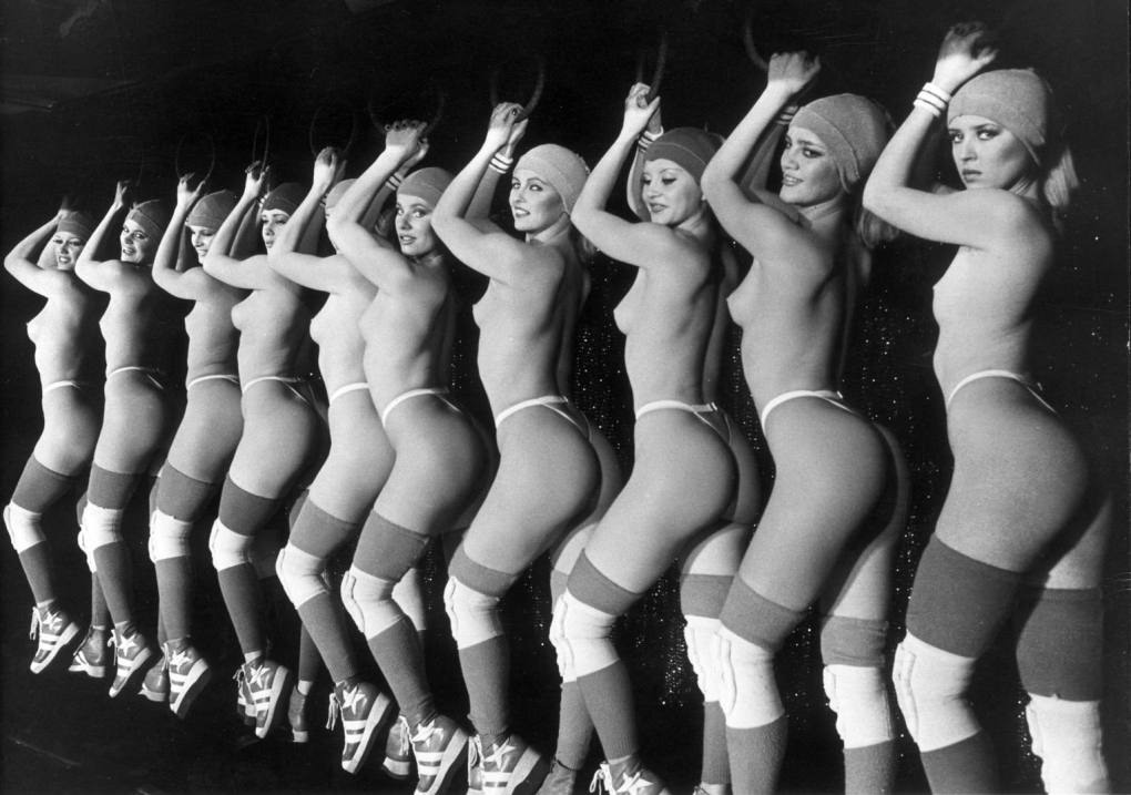 Кордебалет голые женщины