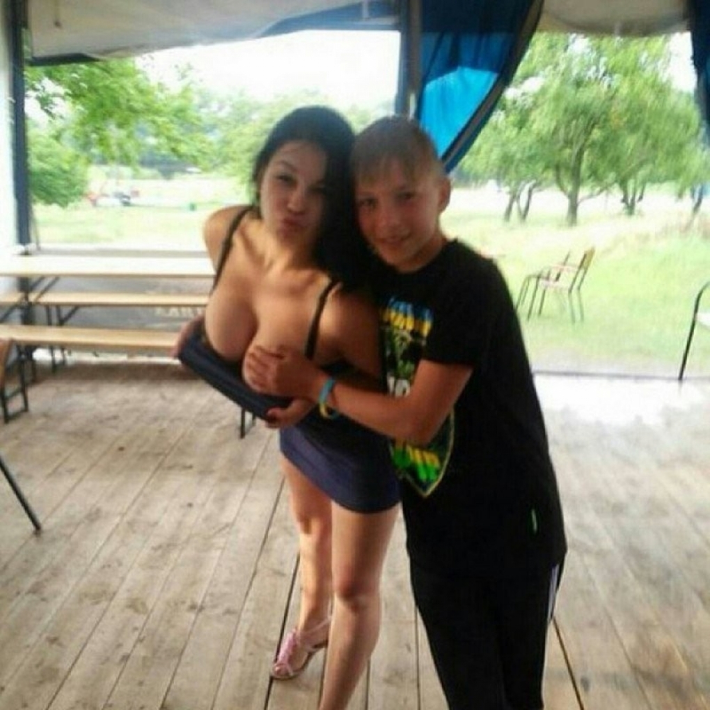 Эротический кунилингус в душе