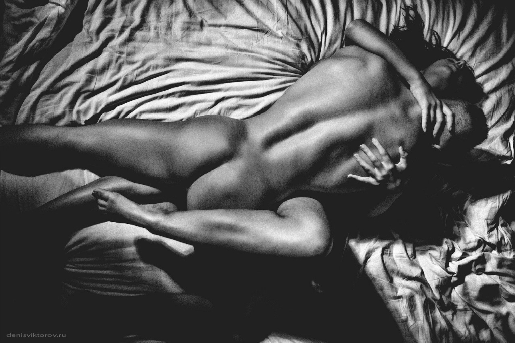 Красивая поза мужчина сверху