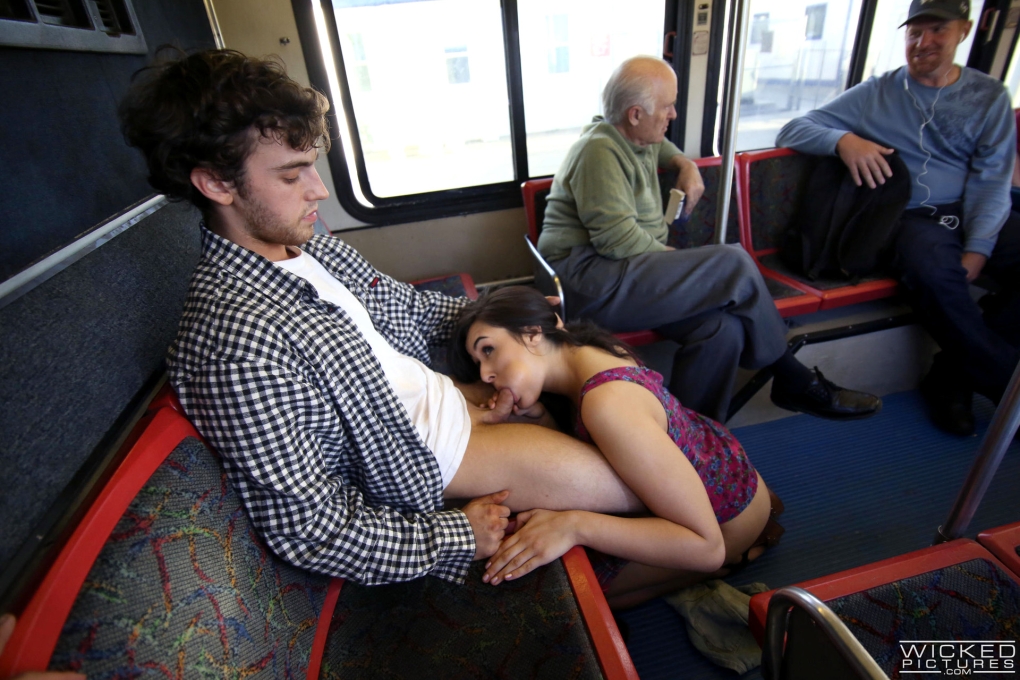 Эротические моменты в автобусе