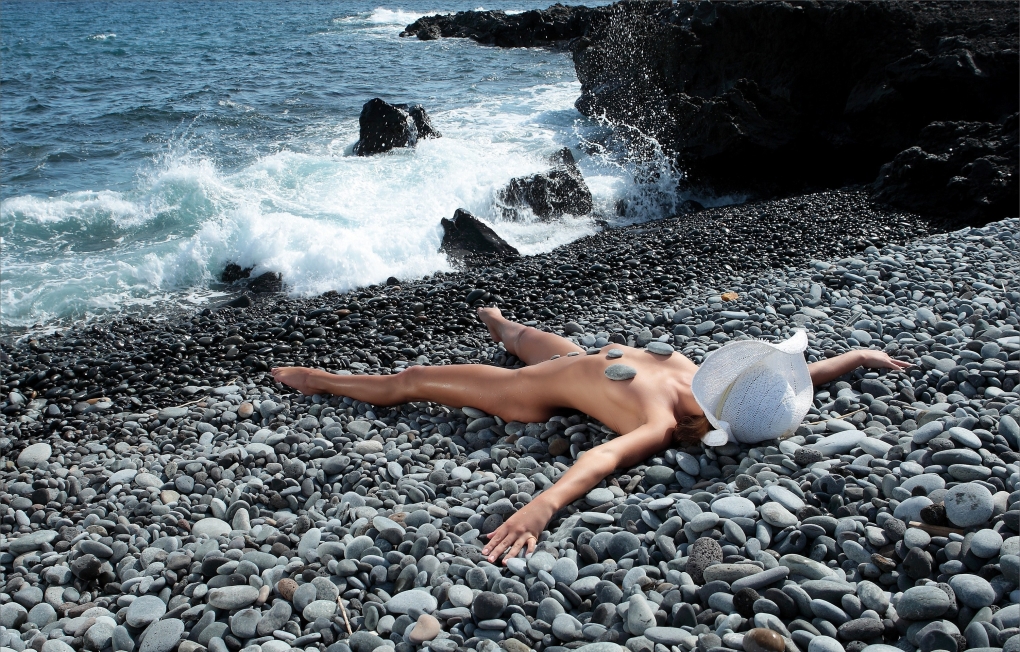 Голые женщины на черном море