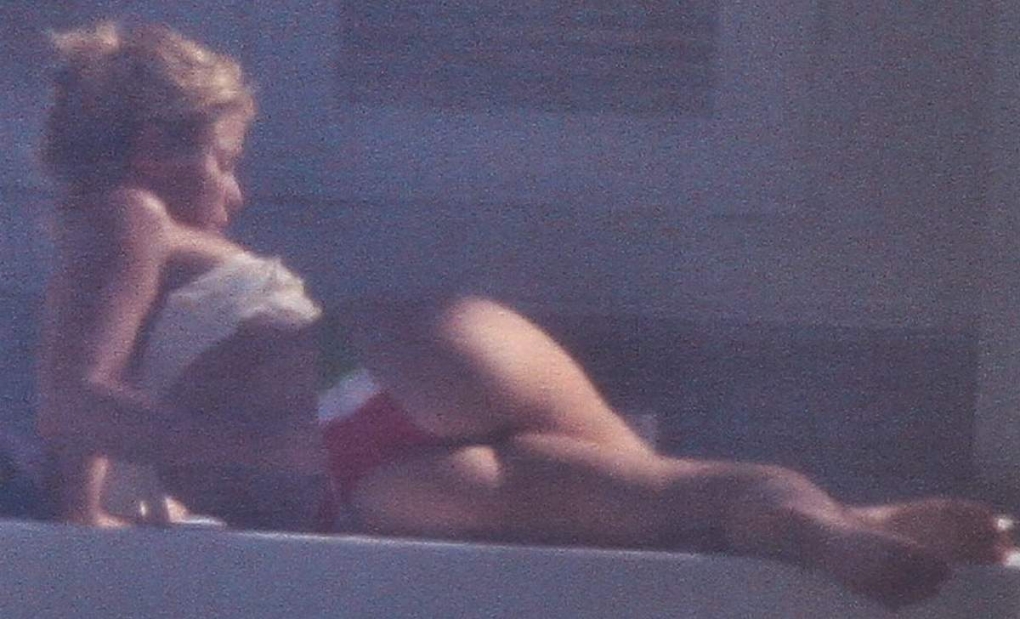 Шакира клип Wolf