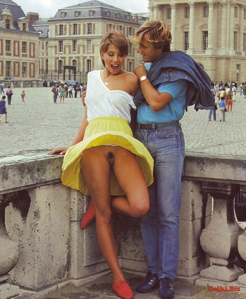 Юбка задралась на ветру