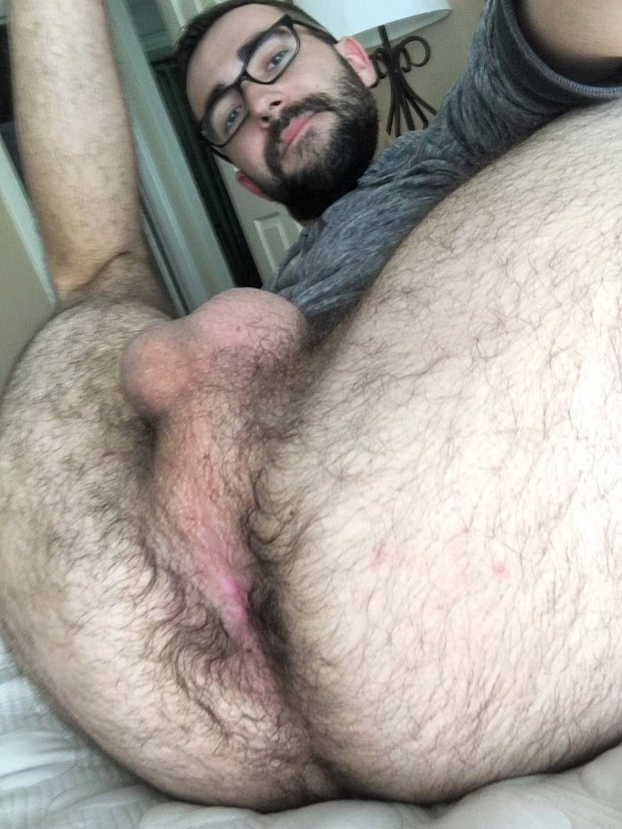 Руки базуки полностью голый без трусов