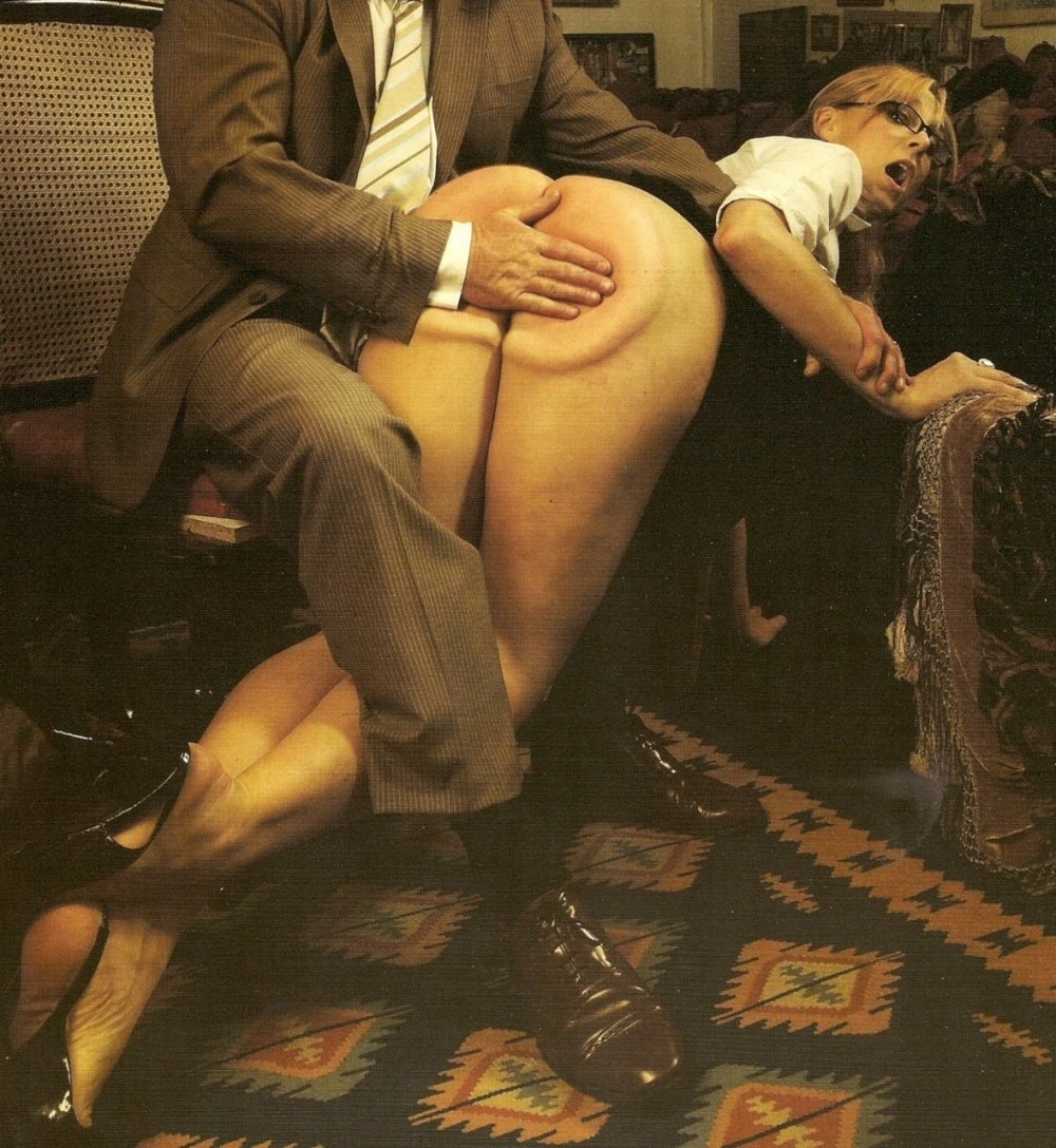 Эротические шлепки по попке