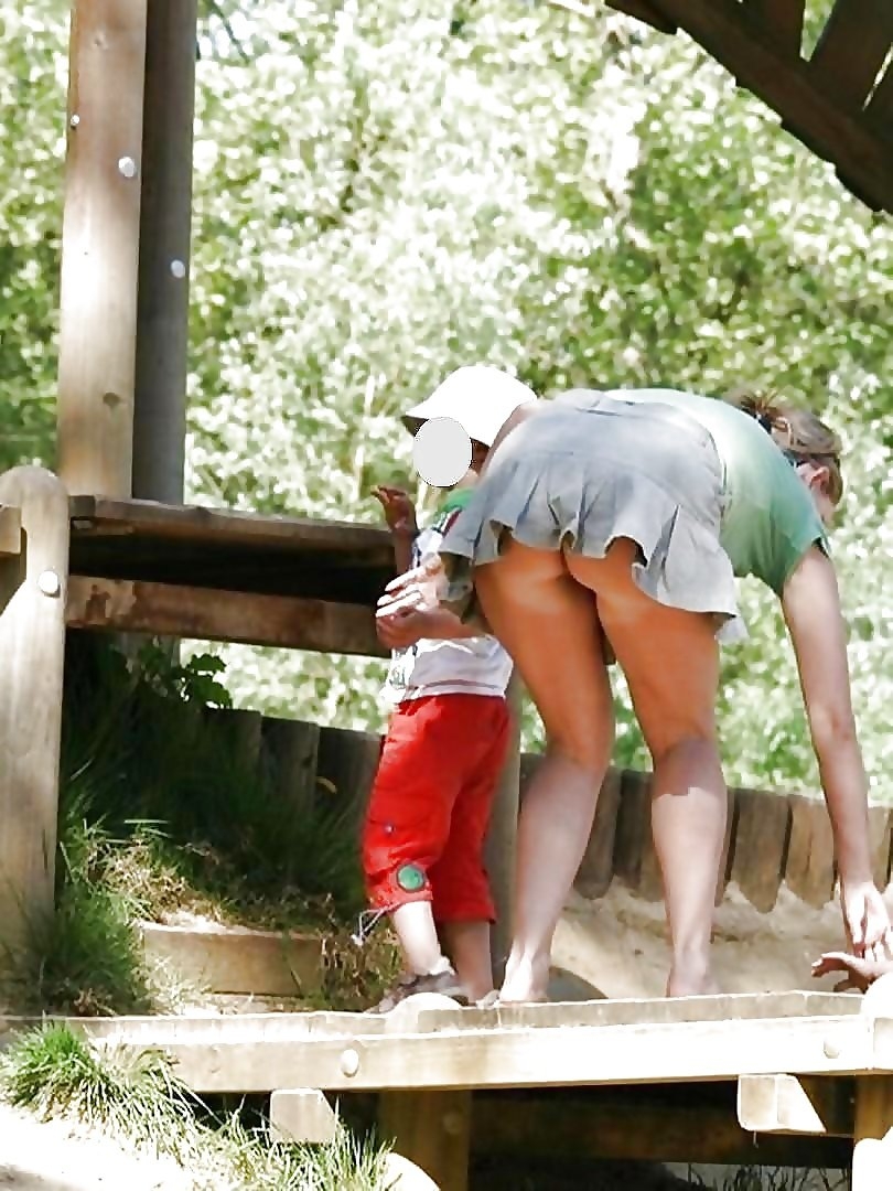 Женщины подглядывание на даче