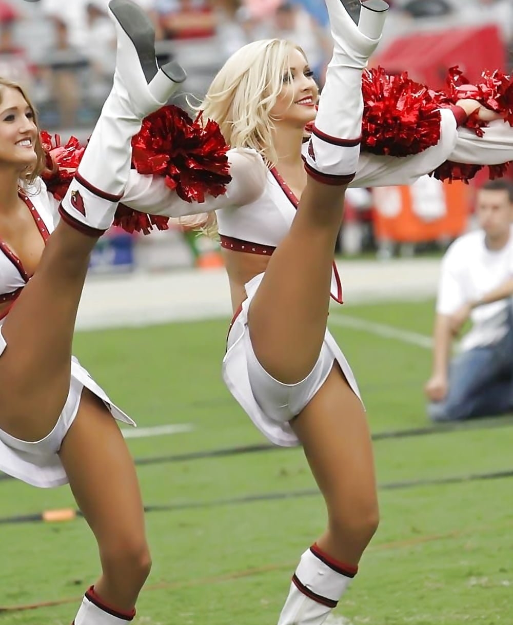 Черлидерша без трусиков