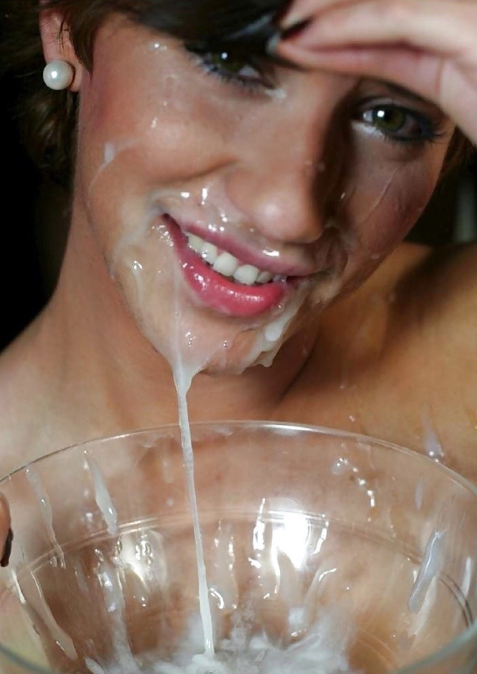 Девушки накончали в стакан