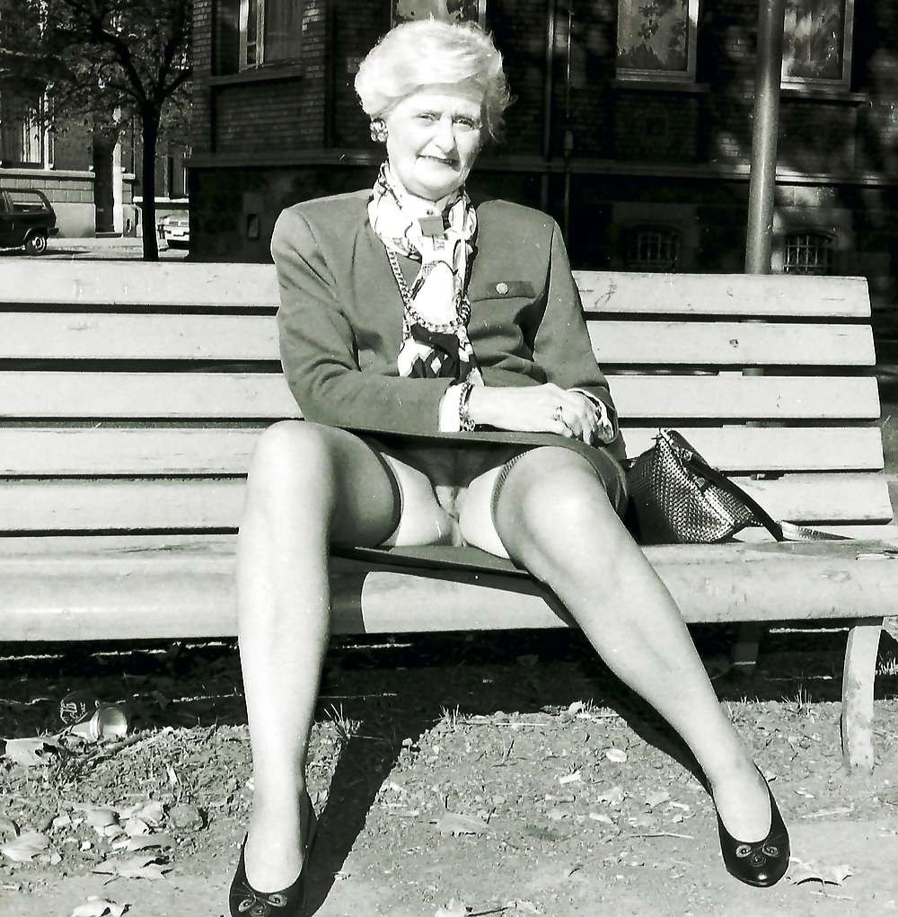 Ретро женщины без трусов