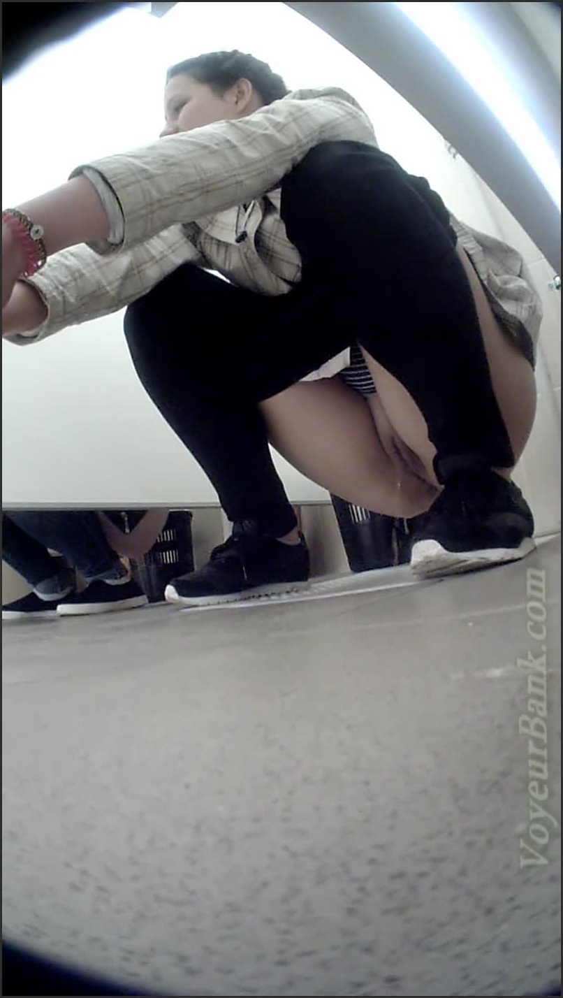 Подсмотрено в школьном туалете