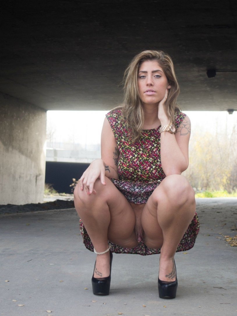 Голые зрелые эксгибиционистки