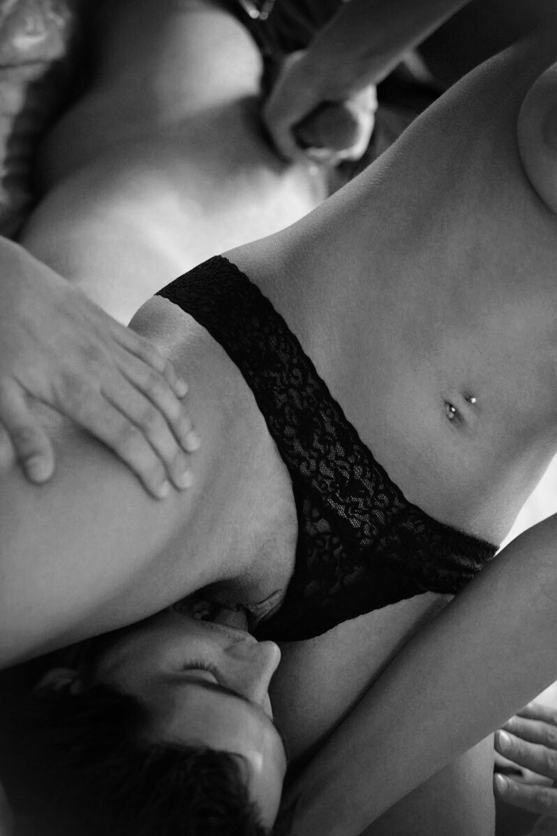 Кунилингус через трусики