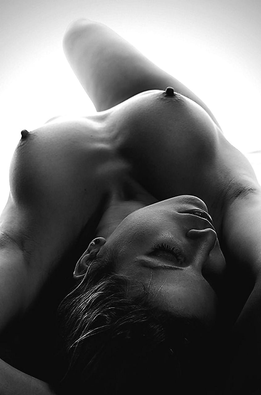 Женское и мужское тело ню