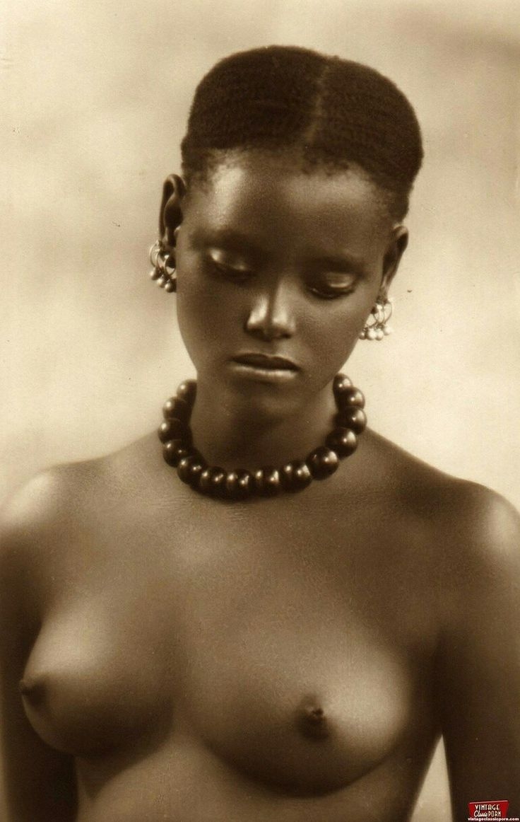 Голые рабыни на невольничьем рынке