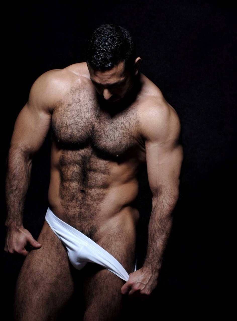 Волосатый мужик с мощным членом