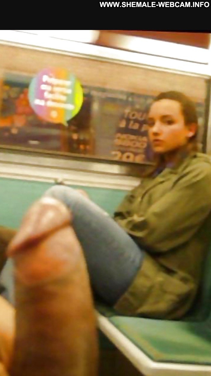 Мастурбация в общественном транспорте