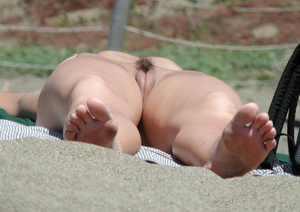 Подглядывание за голыми на пляже