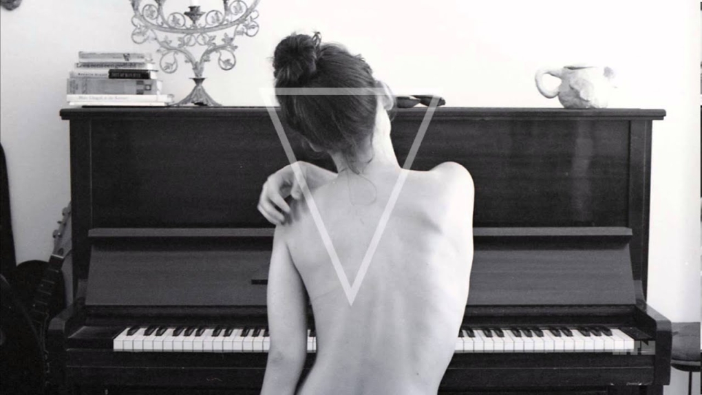 Женщина и пианино