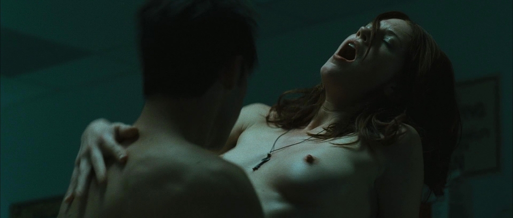 Лорен ли Смит голая сиськи