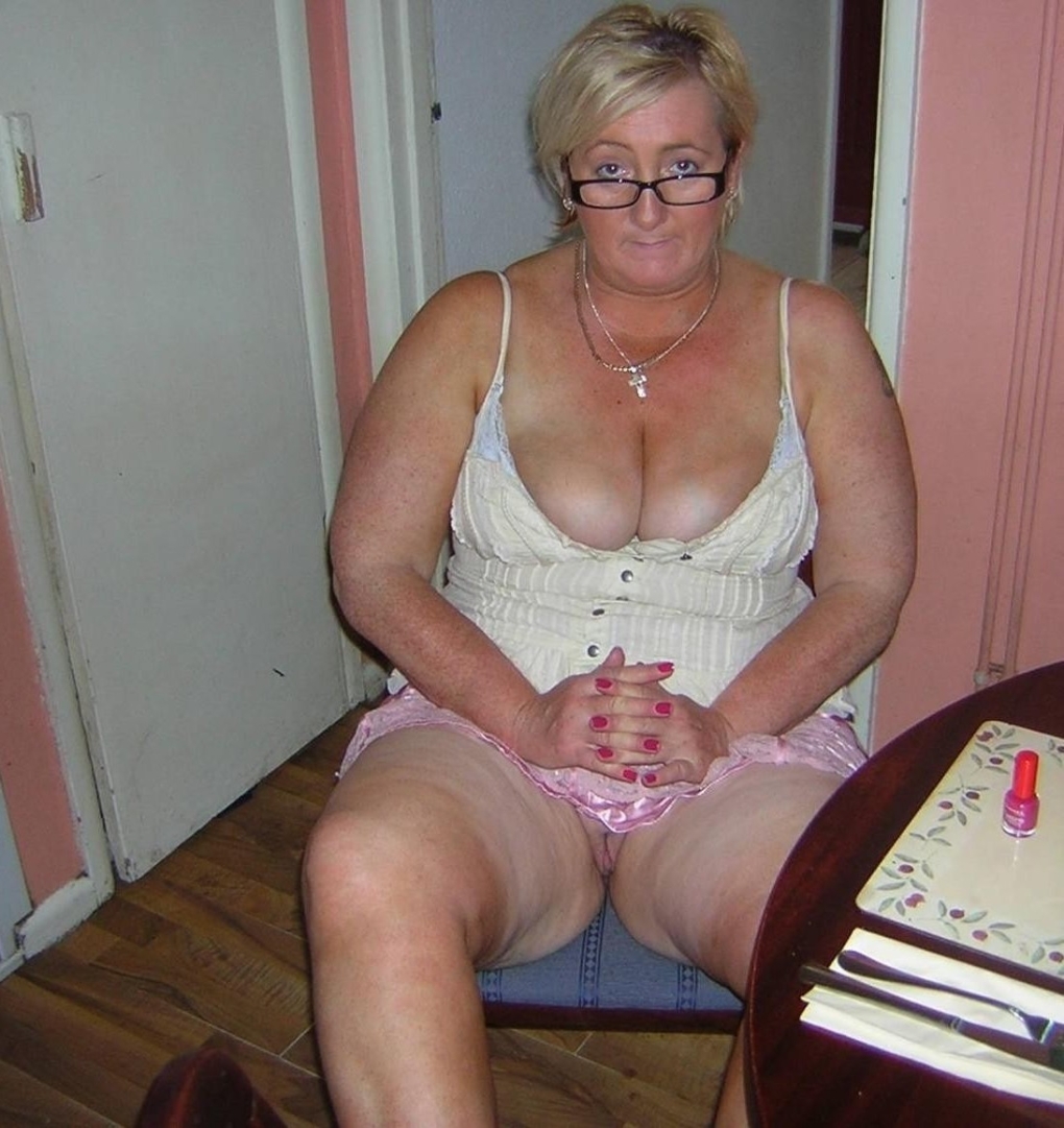 Жаклин Свидберг (Jaclyn Swedberg) в чулках