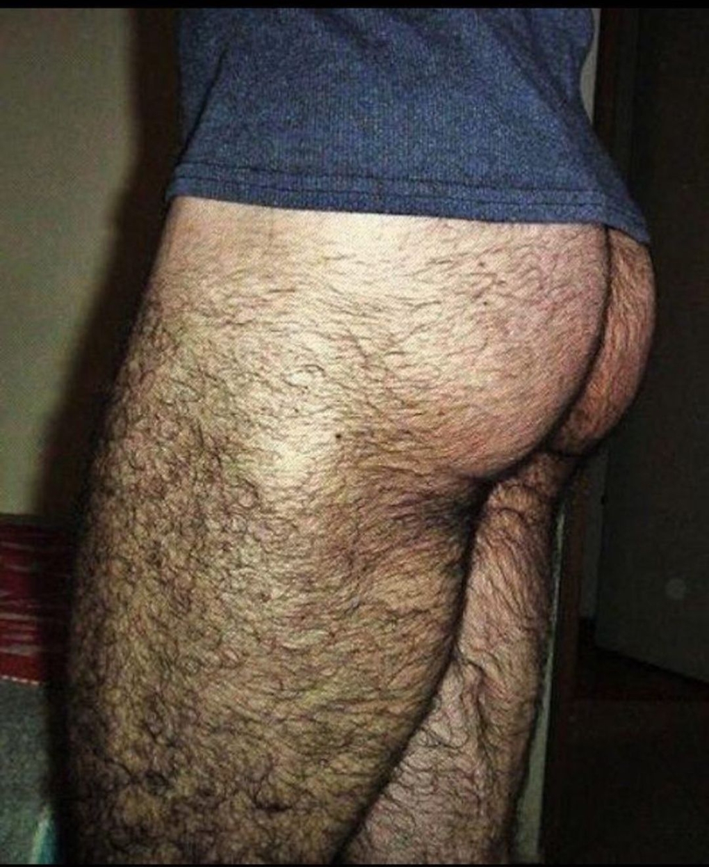 Волосатые задницы парней