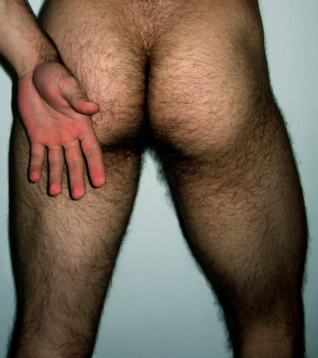 Волосатая мужская задница