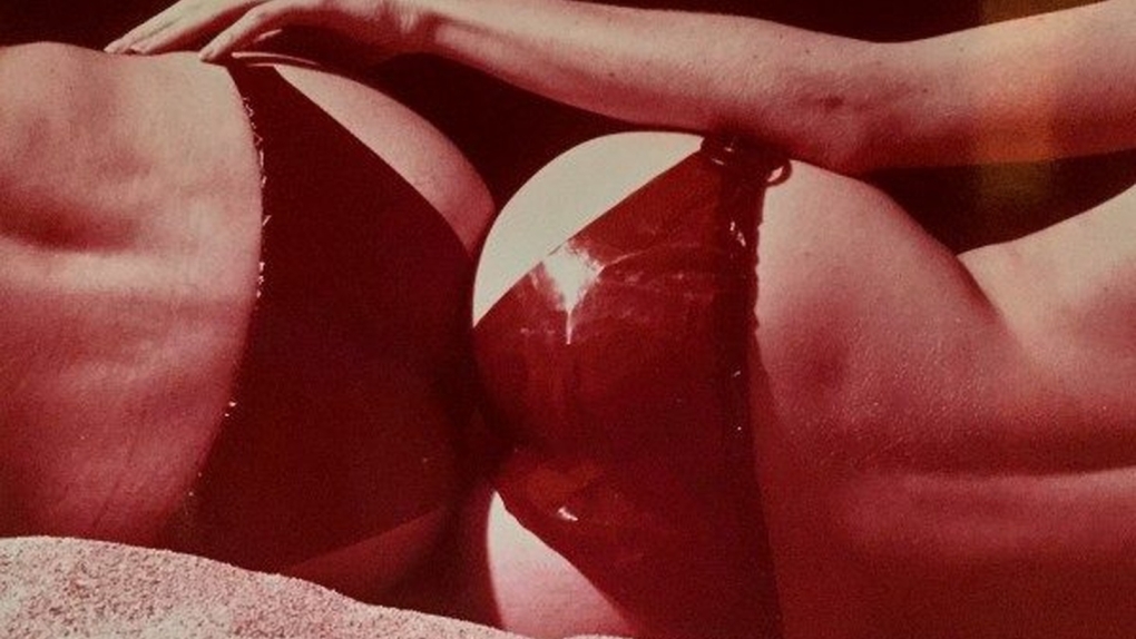 Женщина в Нижнем белье с мужчиной