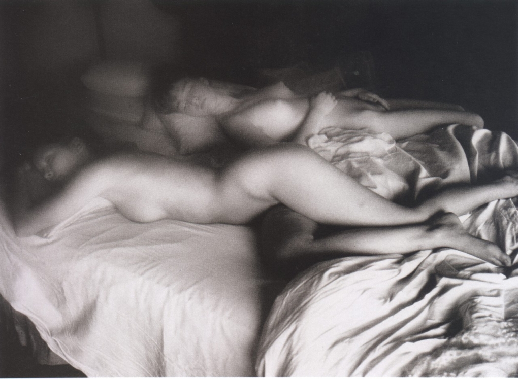 Голая жена в эротическом белье