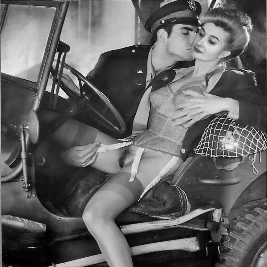 Женщины в форме военной ретро порно.