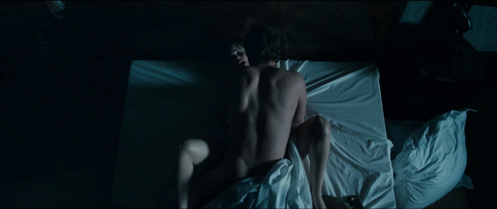 Дженнифер Лоуренс постельные сцены