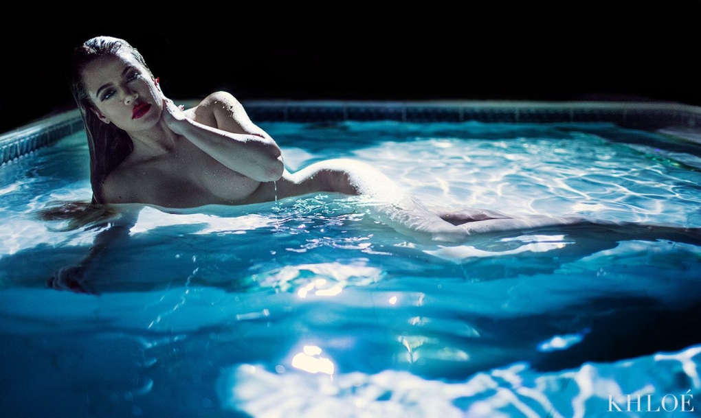 Кортни Кардашьян голая