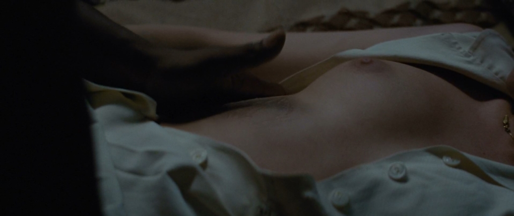 Кристен Стюарт в постельных сценах голая