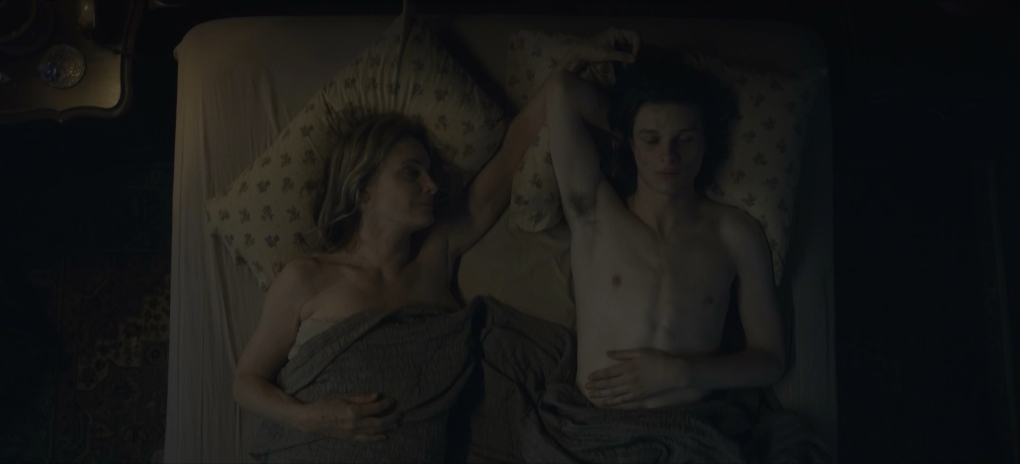 София Хьюблиц ню сцены