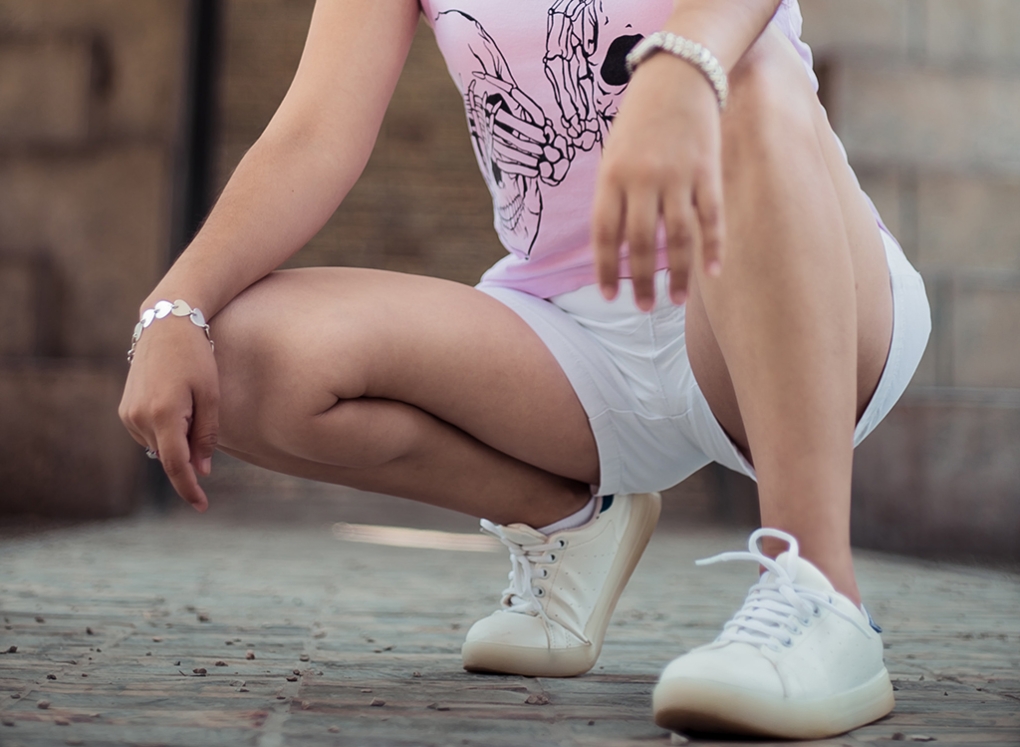 Женщины на корточках