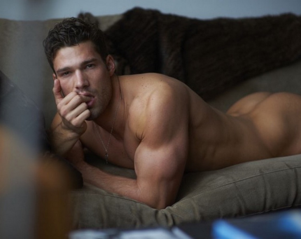 Фотосессия голых мужчин