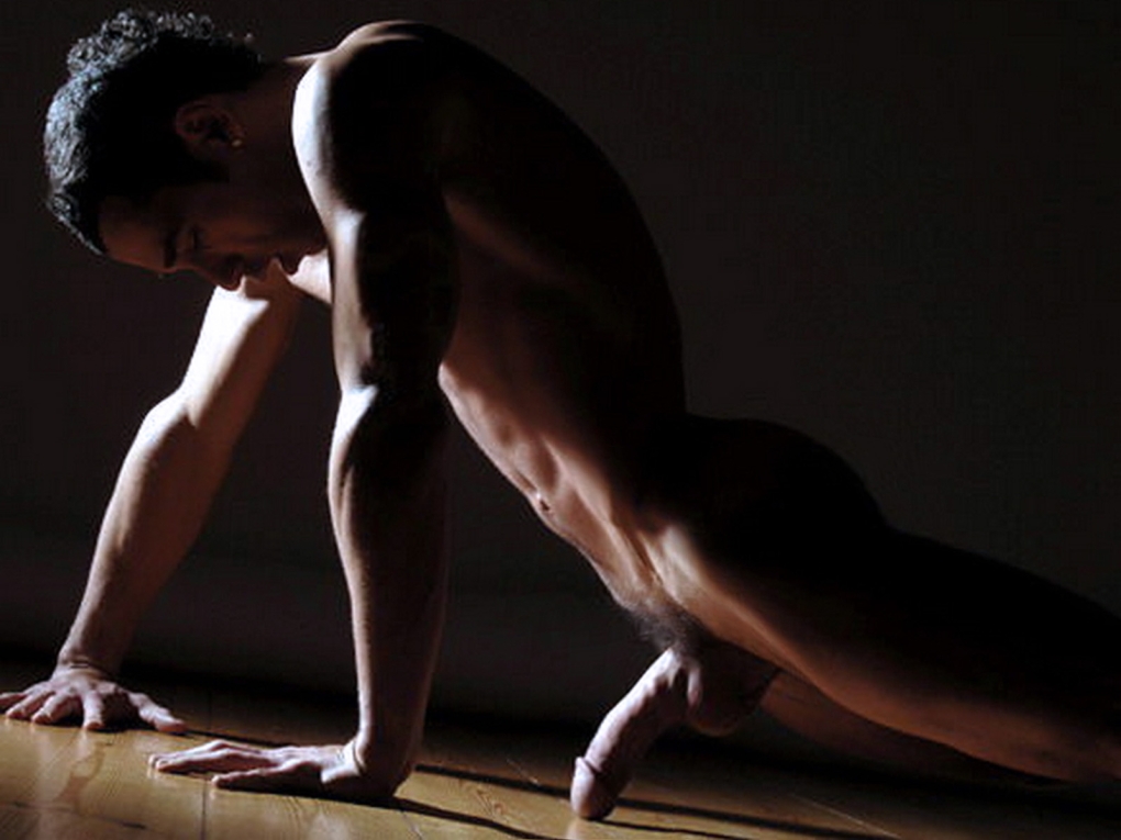 Полностью голые мужчины