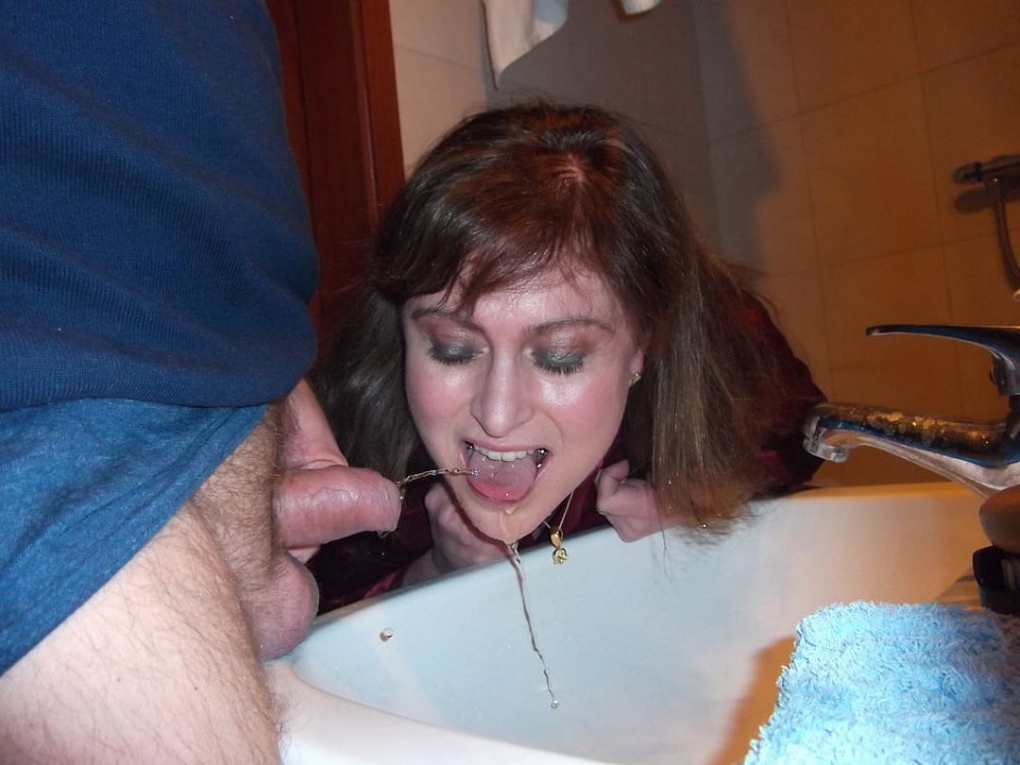 Мужской писсинг на улице