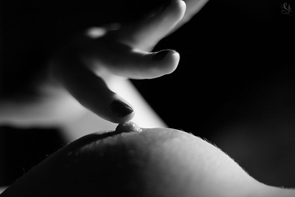 Прикосновение к женской груди