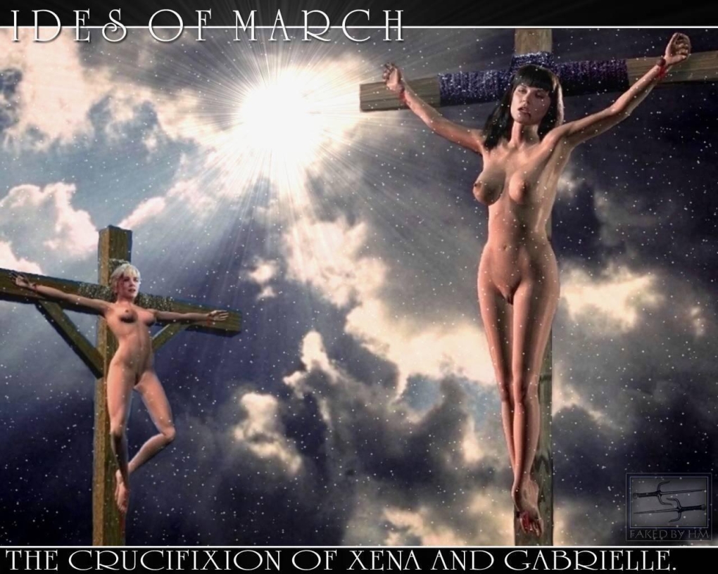 Голая Люси Лоулесс папарацци