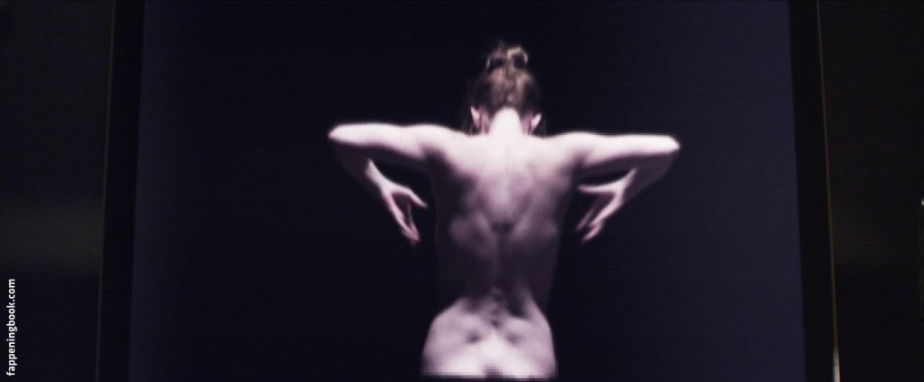 Эллен Бёрстин голая в фильме