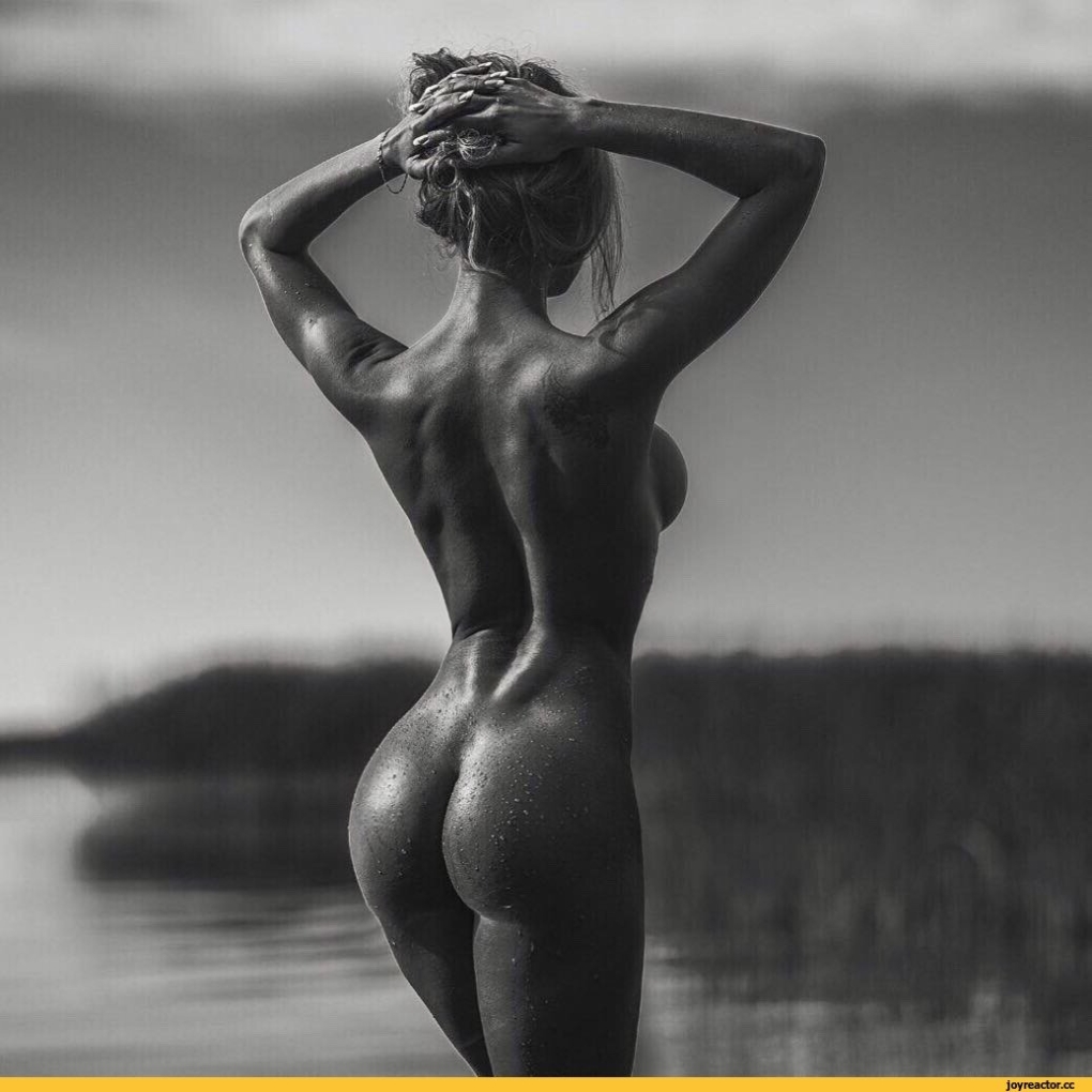 Голые девки тёмный фон