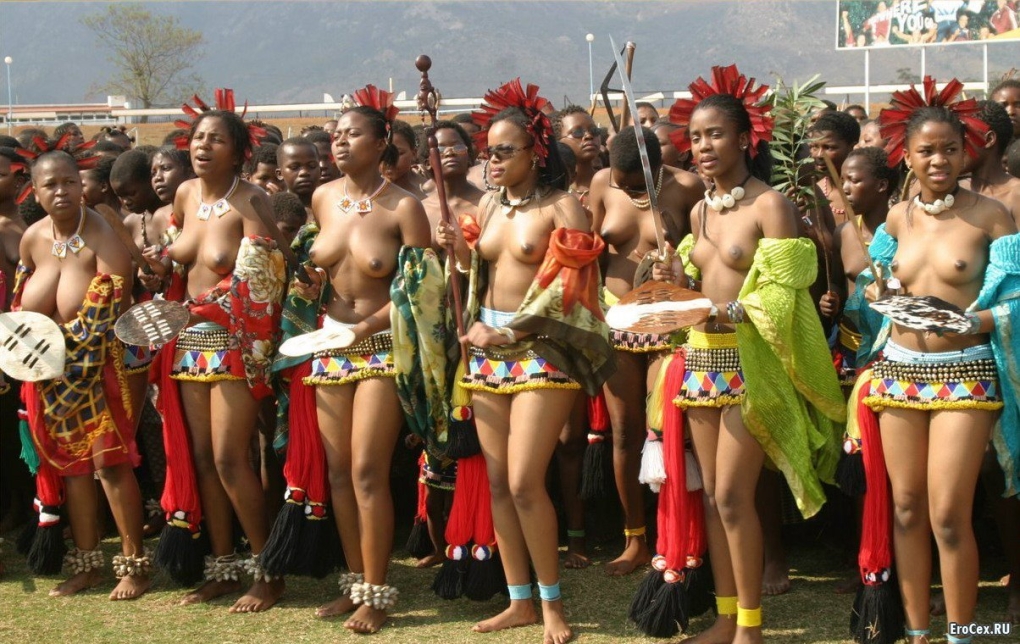 Голые красотки на природе