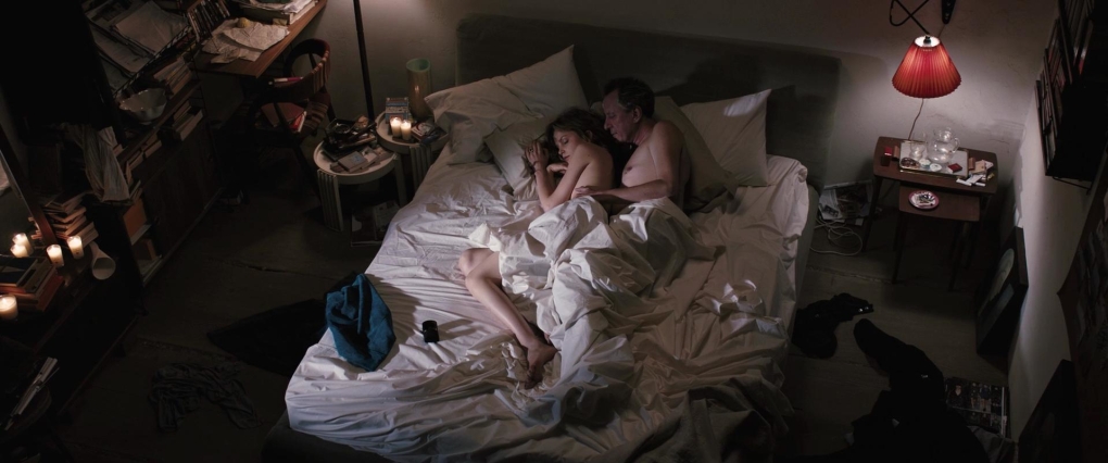 Сильвия Хукс постельные сцены