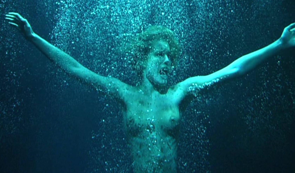 Ребекка Ромейн голая в постели