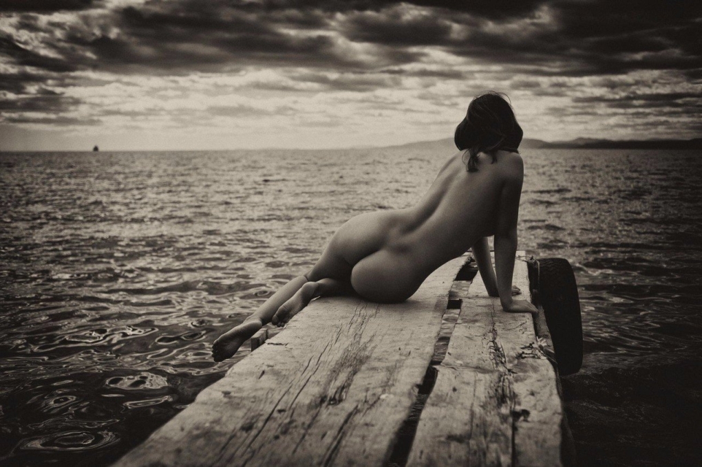 Эротические чернобелые фото